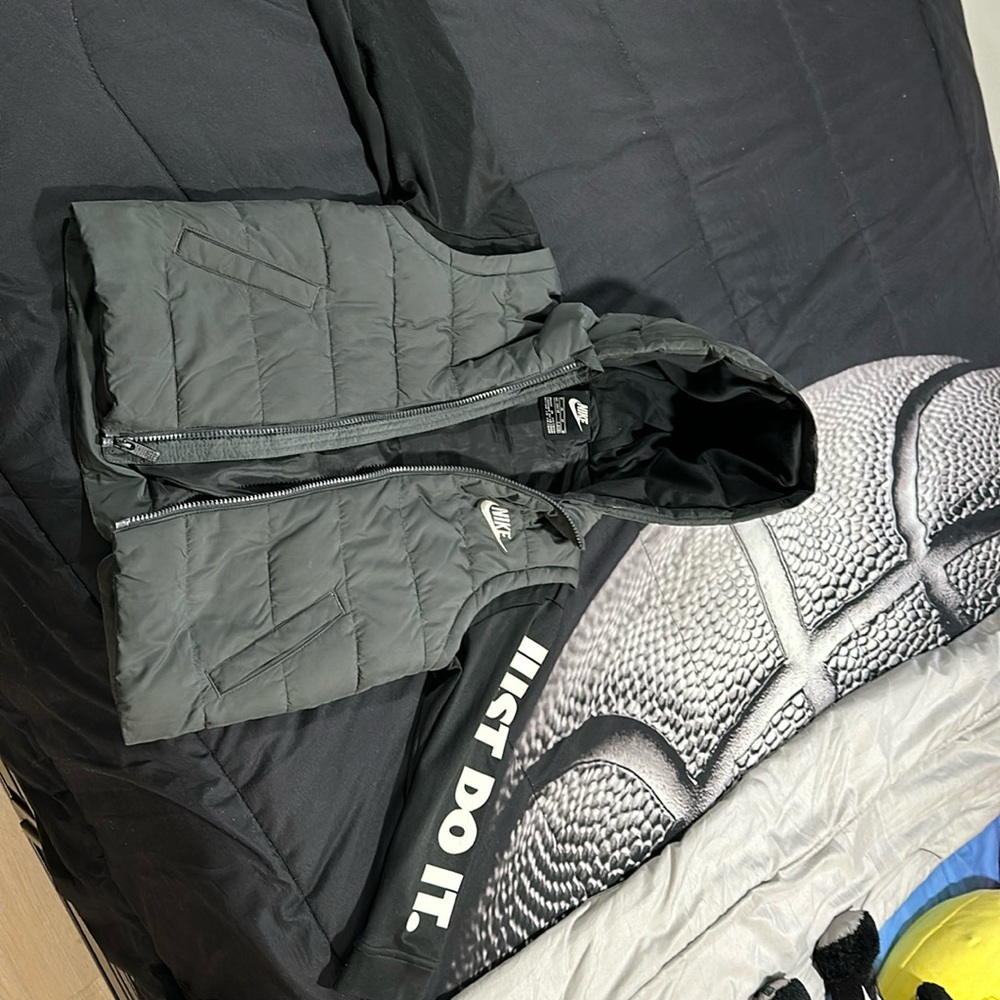 Nike jacket- youth boys-size 6- ****wore twice*** good condition